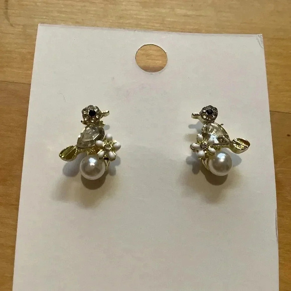 Dainty Gold Tone Bird & Flower Pearl Stud Earrings - Picture 7 of 9
